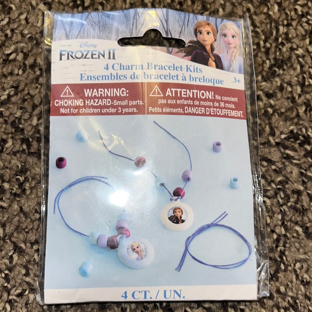 NWT! Set of Charm Bracelets Kit Disney Frozen